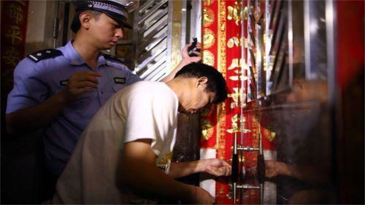 张掖地区请开锁师傅开了锁后，师傅